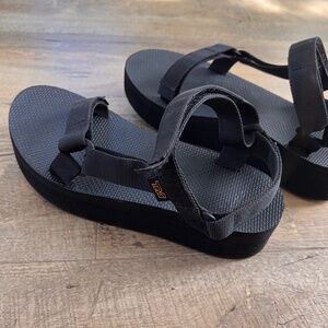 Teva Midform Sandals Black size 9